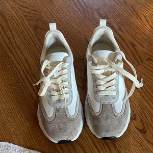 Tory Burch sneakers brand new never worn size 7